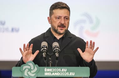 Súlyos orosz támadás készül Ukrajna ellen, Zelenszkij egyből hazaindult Írországból