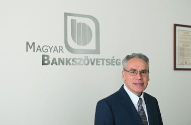 Az Orbán-éra egyik nagy hibája a kádári álgondoskodás visszahozása – interjú a Bankszövetség főtitkárával