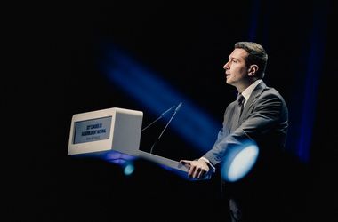 Marine Le Pen szövetségese, Jordan Bardella marad a francia szélsőjobboldal pártja élén