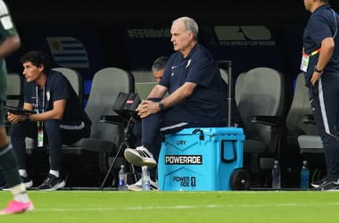 „Nem vagyok modell” – Marcelo Bielsa felkapta a vizet, amikor a hivatalos vb-portréiról kérdezték