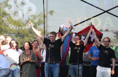 „Jó estét Pride, jó estét szerelem” – mondta Karácsony, aki szerint a százezres tömeg fityiszt mutatott az őt betiltani akaró hatalomnak