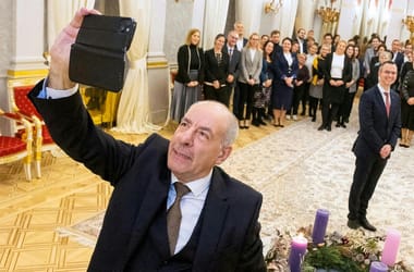 Sulyok gyávasága berobbantotta a mémgyárat, nézze csak, íme a legjobb képek