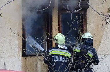 Tűz ütött ki egy szórakozóhelyen Budapesten a bulinegyedben