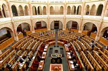 A kormányközeli Nézőpont szerint a tiszás szavazók sem örülnének a kétpárti parlamentnek