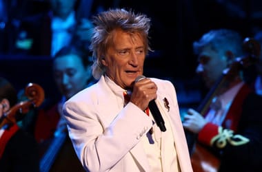 Rosszul lett, csak oxigénpalackkal tudta folytatni a koncertjét Rod Stewart