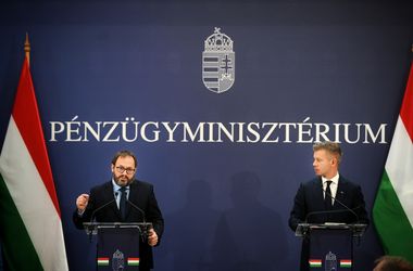 Történelmi esély a befektetőknek, hogy Magyarország be akar kerülni az euróövezetbe