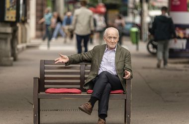 Nádasdy-emléktábla: elmagyarázta az önkormányzat, miért nem írnák ki az „Aki sokat tett a melegek méltóságáért” feliratot