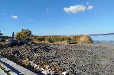 Védett nádast irtottak ki egy balatoni lakópark előtt – képek