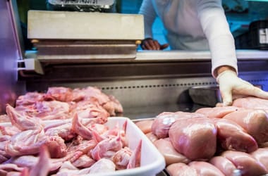 Miért nem lehet nyers csirkehúst enni, ha a steak lehet véres?