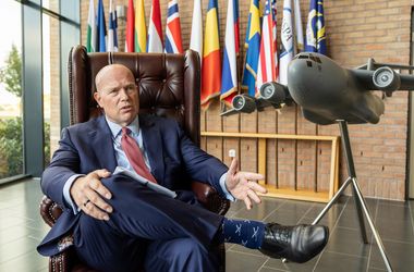 Amerikai NATO-nagykövet a HVG-nek: Kemény politikai lépéseket várunk Európától