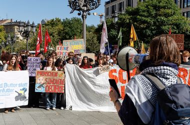 Diákok tüntetnek Németországban a sorkatonaság esetleges visszaállítása ellen