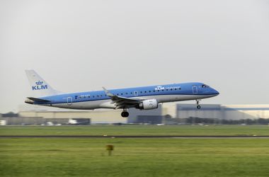 Repülés közben felrobbant a KLM egykori vezetőjének külső akksija, amit nem is használhatott volna