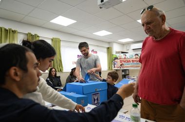 Negyvenöt éve nem szavaztak annyian az izraeli választások első óráiban, mint most