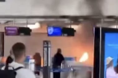 Lángok csaptak fel a milánói reptéren, egy férfi kalapáccsal verte szét a pultokat