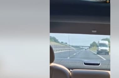 Videóra vették, ahogy elbóbiskolt egy sofőr az M6-os autópályán
