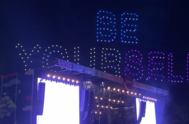„Légy önmagad, légy szabad!” – drónshow zárta a Sziget Nagyszínpadot szerdán (videó)