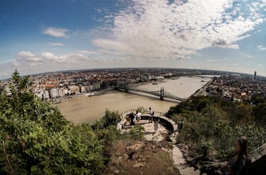 Sziklára zuhant egy fiatal a Gellért-hegyen