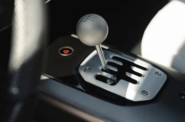 Kamu kézi váltót pakolt a Ferrari a szívó V12