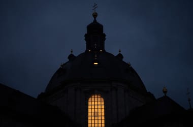 Felmentettek egy szerzetest és egy pedagógust, miután súlyos bántalmazásra derült fény egy esztergomi egyházi gimnáziumban