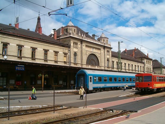 Pár éve újították csak fel a pécsi vasútvonalat, de egy szakaszon ismét pótlóbuszok járnak majd, és az InterCityket sem a Keletiben kell majd keresni