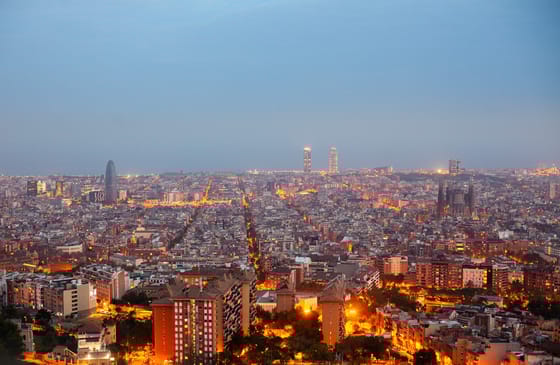 No mas: Barcelonában 2028-ig betiltják a turistáknak történő lakáskiadást
