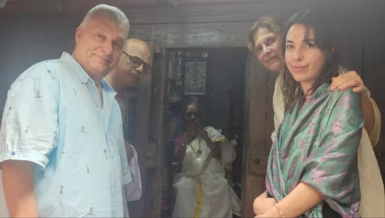 Újabb fotó került elő Orbán Viktor indiai útjáról, a kormányfő a kígyóisten templomában járt