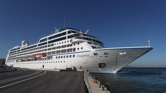Luxushajó segített 68 menekültnek, akik egy csónakban sodródtak az Atlanti-óceánon