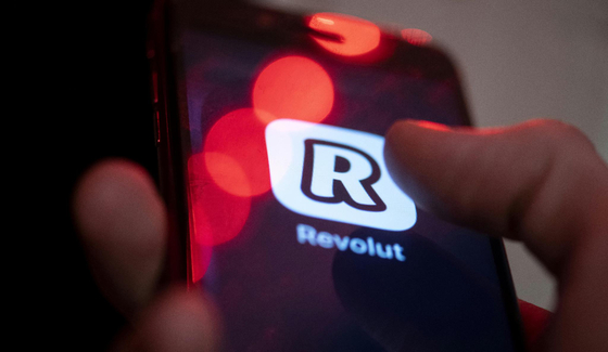 Az adóbevallás előtt figyelmeztet a NAV: rálátnak a Revolut-számlákra is