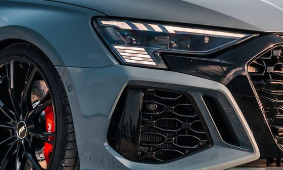 485 lóerő talán már elég lehet a 300 km/h tempóra képes kis Audi RS3-ban