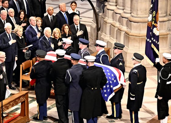 Egymás mellett ült az öt élő amerikai elnök Jimmy Carter gyászszertartásán