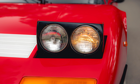Bukólámpás olasz időgép ez a 44 évesen bejáratósan új Ferrari
