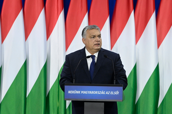 Újra kilovagol serege elé Orbán, a Brüsszel elleni Négy Csata Vezére