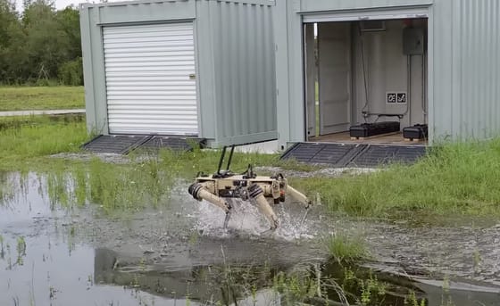 Antennákkal tűzdelték meg a robotkutyát, semlegesítheti a rendőröknek felállított csapdákat – videó