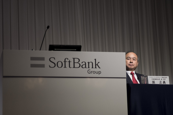 25 milliárd dollárt fektetne a ChatGPT-t fejlesztő cégbe a Softbank az olcsó kínai MI tarolása ellenére is