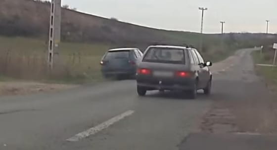 Nagyon pórul járt az autós, aki megúszott egy egy veszélyes helyzetet, de máris jött a másik – videó