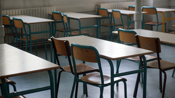 Érettségi előtt rúgták ki azt a komáromi tanárt, aki felszólalt az iskolai szexuális visszaélések miatt