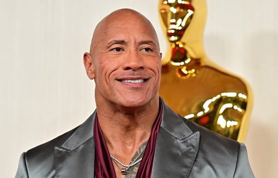 A drámai arcát megvillantó Dwayne Johnsont alig lehet felismerni új filmjében – előzetes