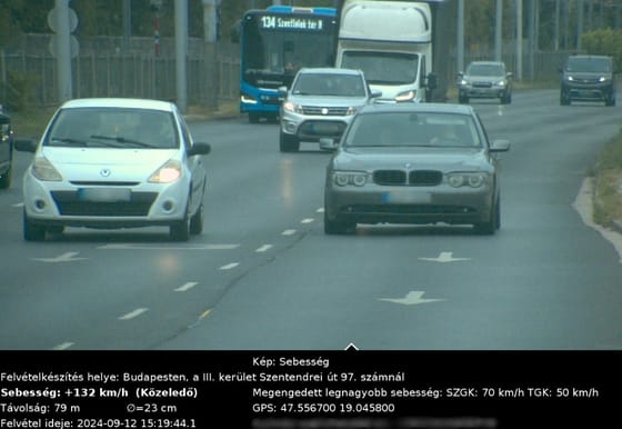 Több mint 400 ezer autót mértek be az új óbudai traffiboxok, sorjáznak a gyorshajtási bírságok