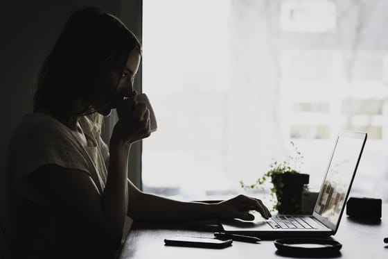 Az OKFŐ is betiltotta a home office-t