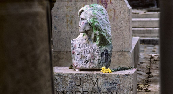 Tök véletlenül került elő Jim Morrison mellszobra, amit közel 40 éve loptak el a sírjáról