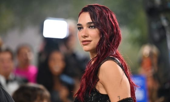 „Gyerekek élve elégetését sohasem lehet igazolni” – Dua Lipa az „izraeli népirtásról” posztolt az Instagramon