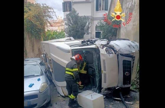 Lakóbusszal zuhant a mélybe egy magyar férfi Olaszországban