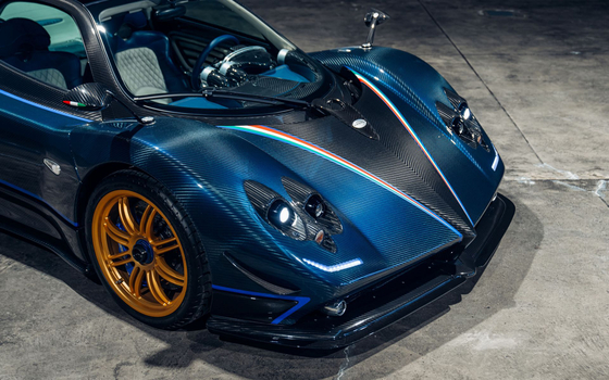 Eladó egy rendkívül különleges Pagani Zonda Tircolore