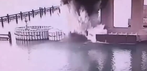 Robbanások rongálták meg a Krími hidat, az ukránok közölték, hogy ők hajtották végre az akciót – videó