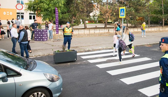 Lezárnák az autósok elől reggel és délután az iskolák előtti utcákat Budapesten