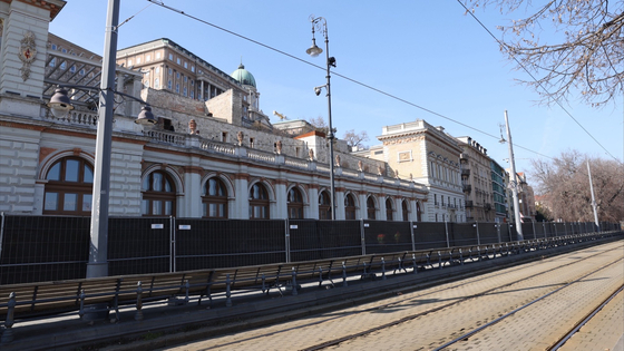 Kordonokkal készülnek Orbán évértékelőjére a Várkert Bazárnál – fotók