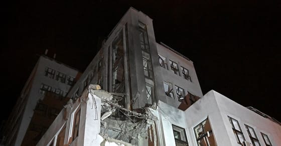 Orosz bombatámadás érte Harkiv ikonikus, szovjet időkből származó műemlék épületét