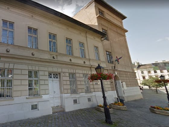 Hiába rúgták ki, miután fogdosott egy diákot, az Óbudai Gimnáziumban néhány hónappal később egy újabb 14 évest kezdett zaklatni