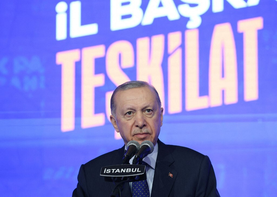 Felfüggesztett börtönt kapott egy svéd újságíró Törökországban Erdogan megsértése miatt