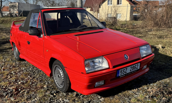 Méregdrága csehszlovák időgép ez a nyitható tetejű Skoda Favorit